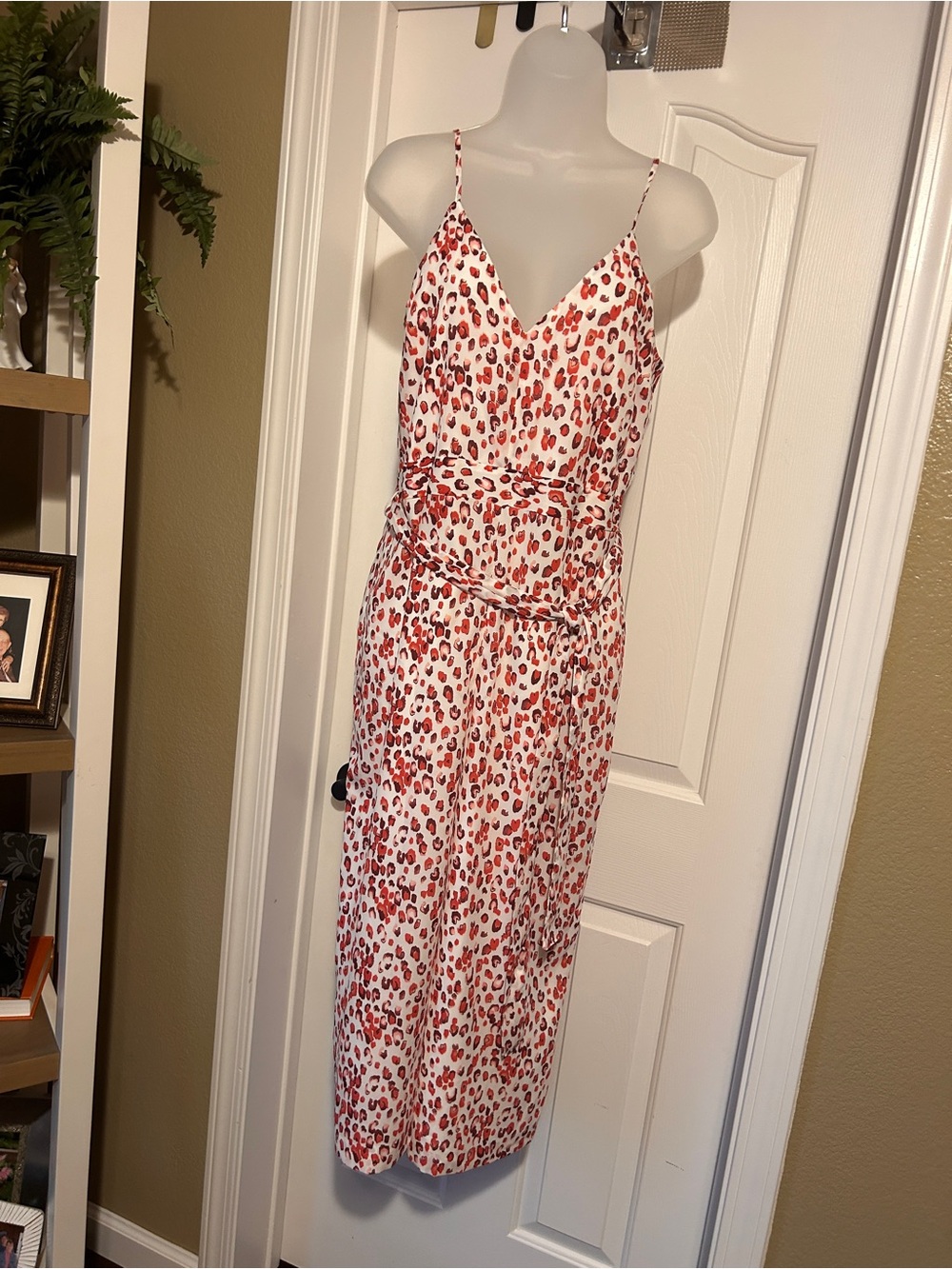Banana Republic White Pants with Red Leopard Accents Sz 6
